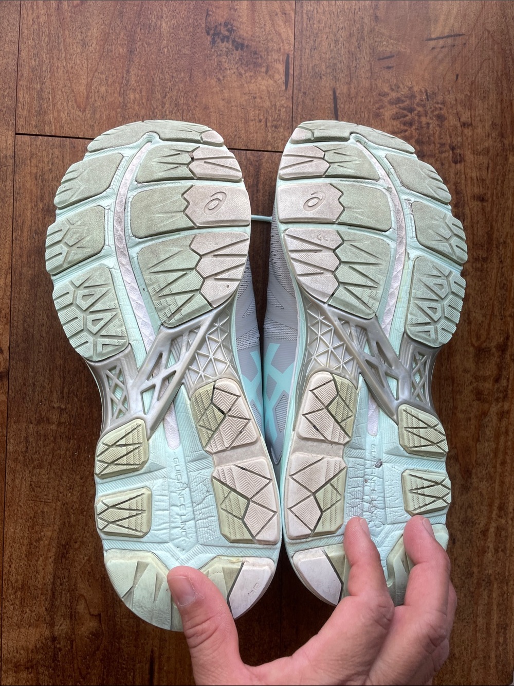 Asics women’s Gel-Kayano 28 running shoes mint color - Picture 7 of 8